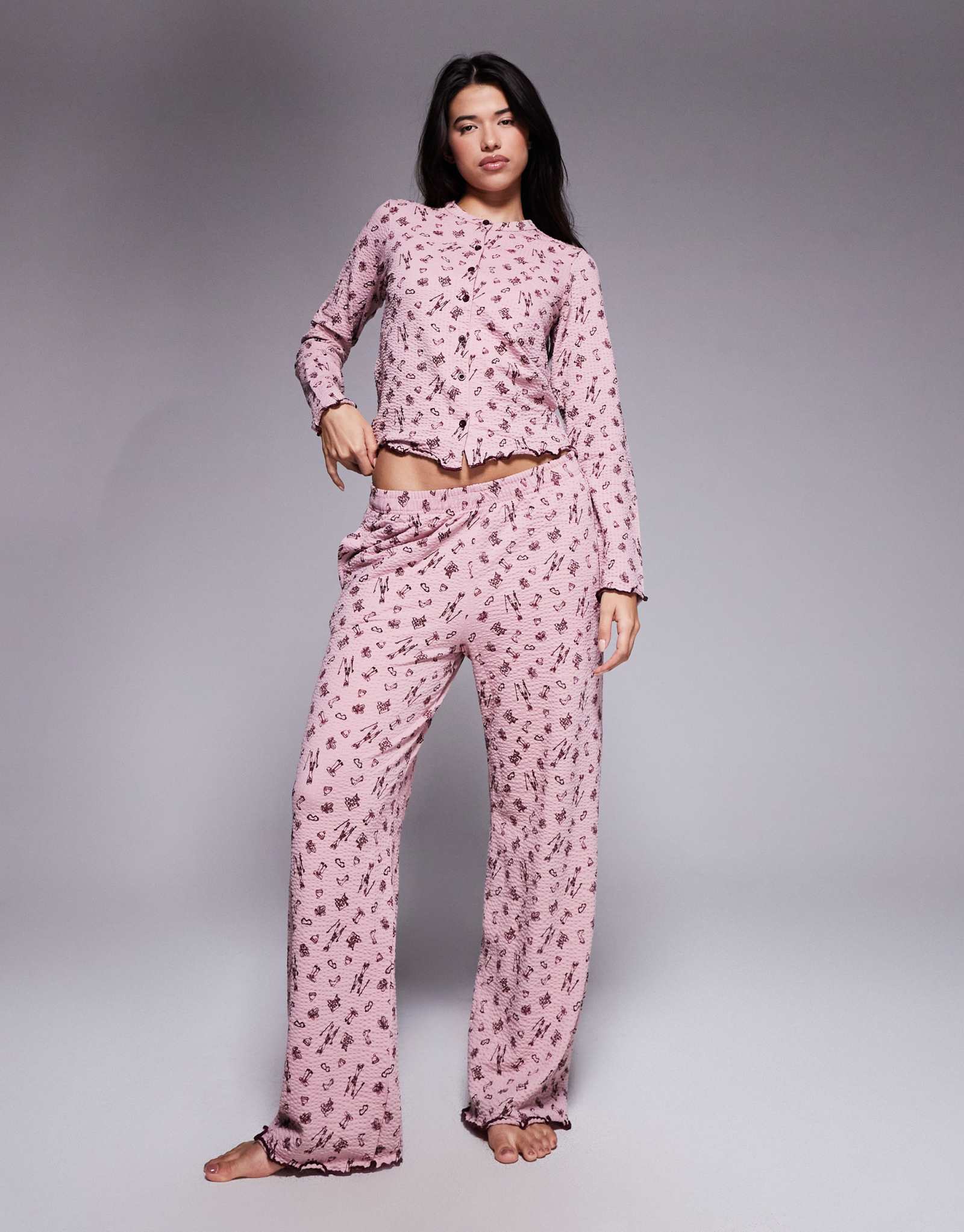 Поношенная пижама с лыжным принтом на пуговицах с длинным рукавом на рис