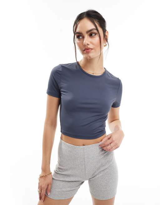 Threadbare – Maddy – Sehr elastisches T-Shirt in Anthrazit mit kurzem Schnitt