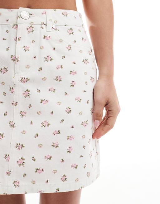 Threadbare – Minirock aus Denim in Weiß mit Blümchenmuster in Rosa, Kombiteil, 2 von 5