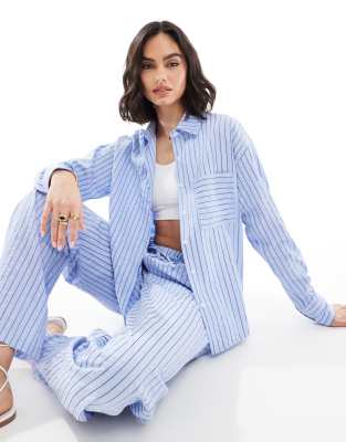 Threadbare - Oversize-Hemdbluse in gestreiftem Blau mit Button-Down-Kragen, Kombiteil