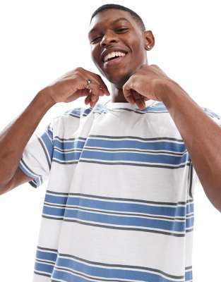 Поношенная футболка в полоску оверсайз белого и синего цветов 3390₽