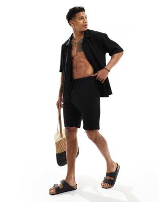 Threadbare - Pantaloncini neri testurizzati a righe con vita elasticizzata