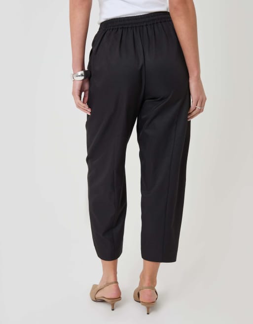Threadbare Petite curved seam barrel leg trousers in black, 4 of 5