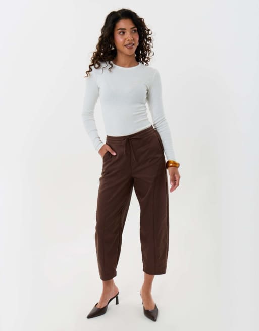 Threadbare Petite curved seam barrel leg trousers in chocolate brown, 2 of 4