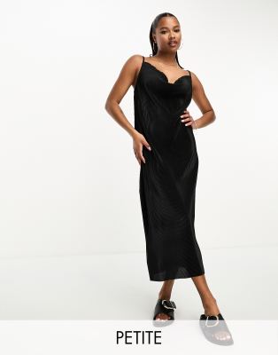 Threadbare Petite - Plissiertes Camisole-Maxikleid in Schwarz mit Wasserfallkragen