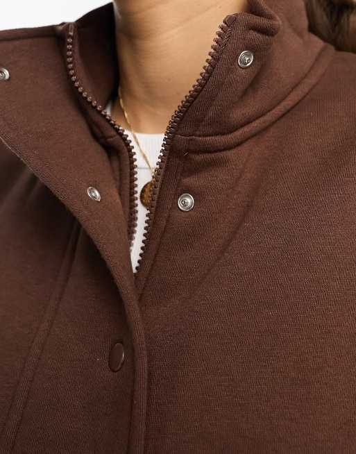 Threadbare Petite – River – Czekoladowobrązowy krótki sweter z guzikami pod szyją, część zestawu, 3 z 4