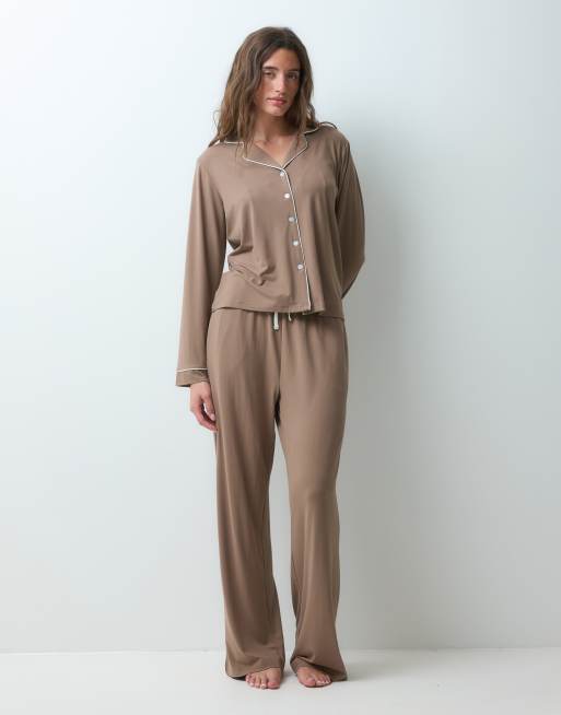 Threadbare pigiama button-down ultra morbido in marrone moka con bordi bianchi a contrasto, 2 di 4