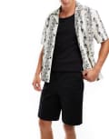 [Threadbare] Threadbare pleated longer length shorts in black W32 Black