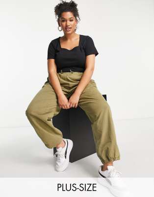 Threadbare Plu – Svart ribbad body med korta ärmar