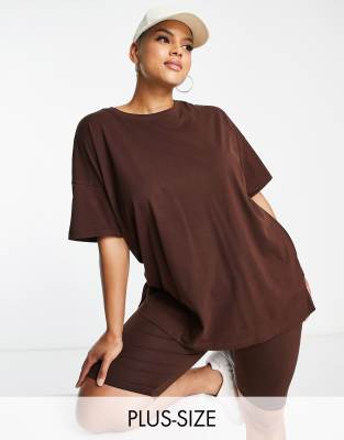 Plus-size co-ord set by Threadbare Includes a T-shirt and legging shorts Oversized-fit T-shirt Crew neck Drop shoulders Bodycon-fit leggings Mid-rise