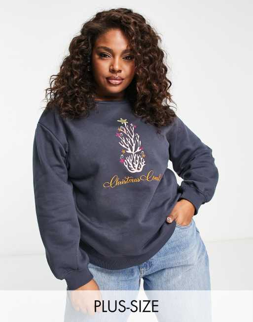 Threadbare Plus – Granatowy sweter świąteczny z haftowanym napisem