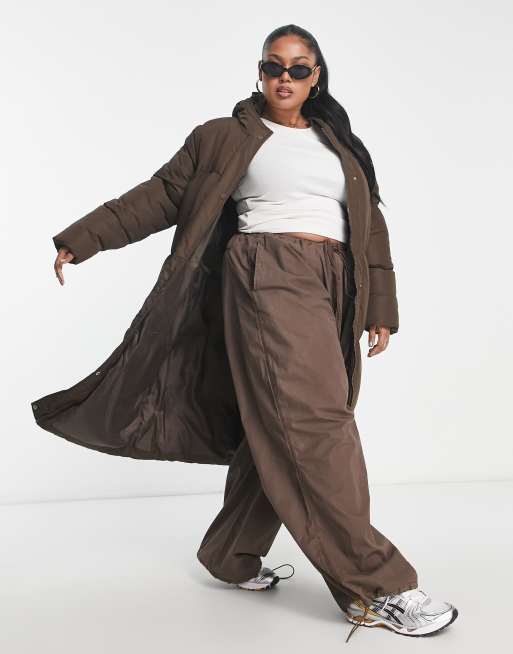 Threadbare Plus Jodie maxi puffer coat with hood in chocolate brown, 3 of 4