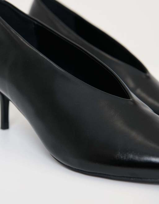 Threadbare Pointed kitten heels in black, 2 of 5
