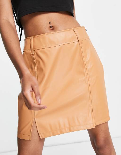 Threadbare – Poliuretanowa spódnica mini w kolorze camelowym, 3 z 4