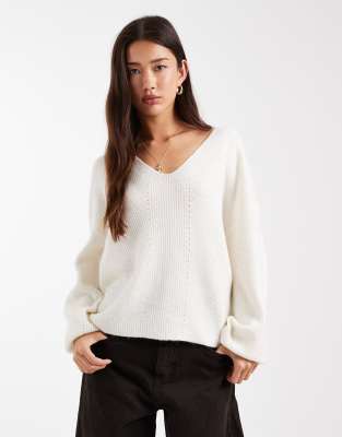 Threadbare - Pull duveteux ample à col en V - Blanc cassé