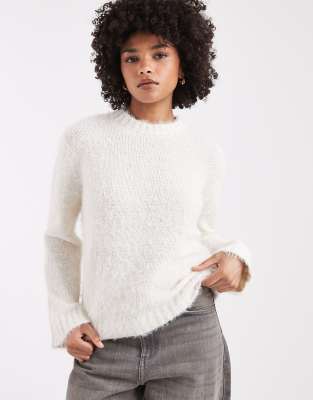 Pull ras de cou en maille duveteuse douce - Écru-Blanc 36
