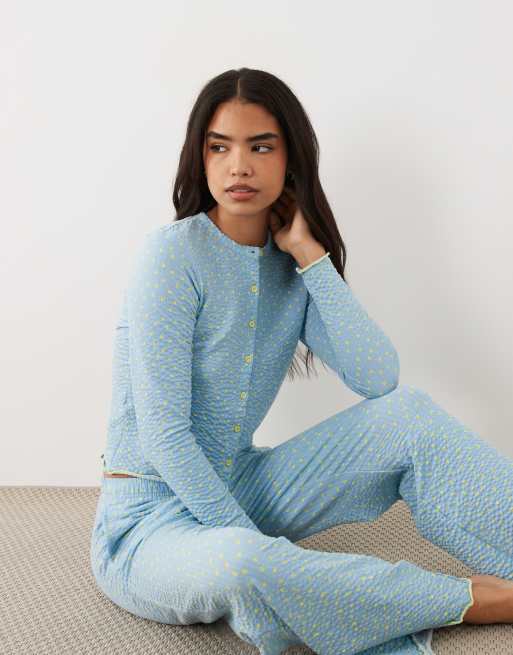 Threadbare – Pyjama aus Baumwollmix in Blau mit Knopfleiste und Herzmuster in Gelb, 3 von 4