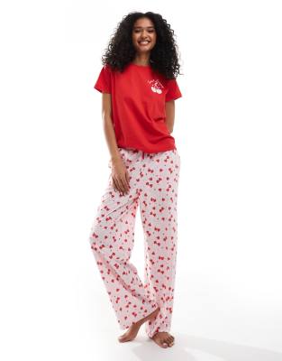 Threadbare - Pyjama bestehend aus T-Shirt und Hose mit Kirschen-Print-Rot