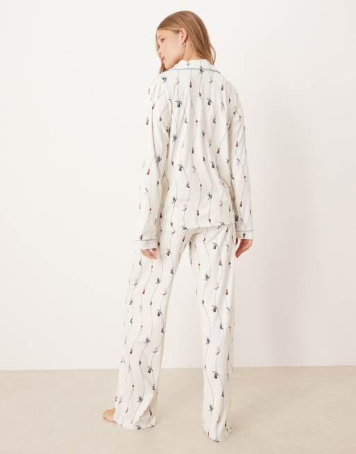 Threadbare - Pyjama met lange mouwen, skiprint en knoopsluiting in wit en blauw, 2 van 4