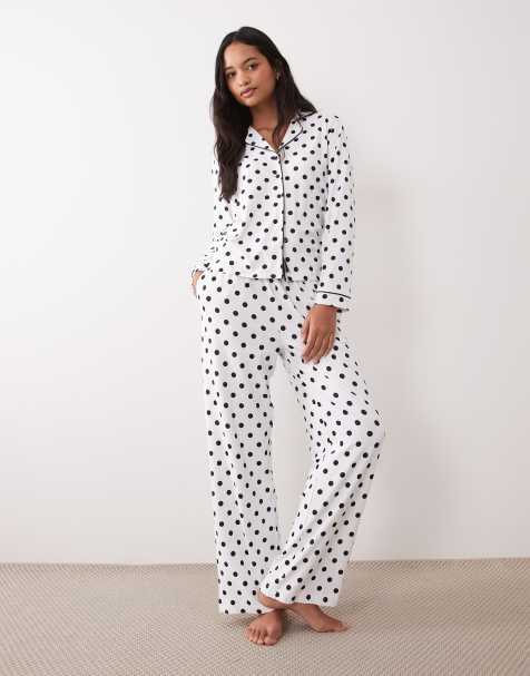 Threadbare pyjamaset med knäppning i vitt med svarta prickar - view 1