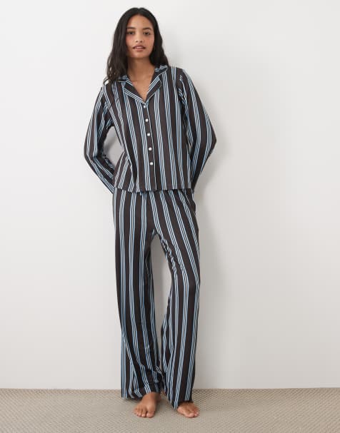 Threadbare pyjamassæt med knapper i superblød kvalitet med chokolade- og blå striber - view 1