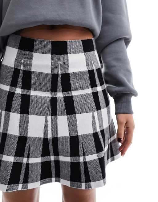 Threadbare River knitted pleated skirt in black and white check, 4 of 5