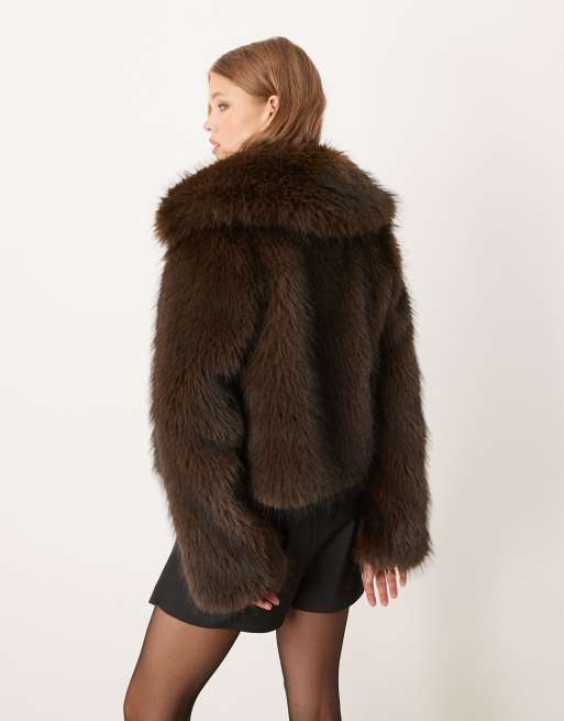 Threadbare short faux fur jacket with collar in chocolate