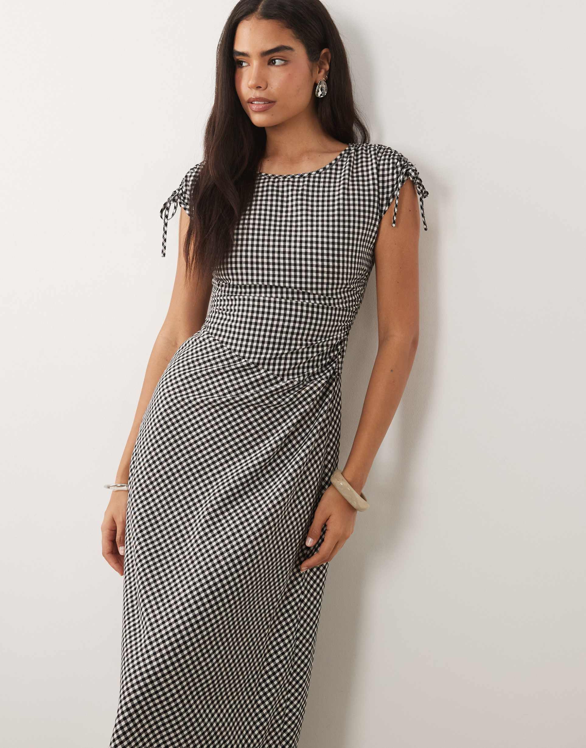 threadbare sleeveless woven gingham dress with ruched detail in black & white