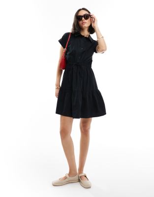 Threadbare - Song - Popeline-Skater-Kleid in Schwarz mit V-Ausschnitt