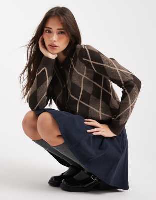 Threadbare - Strickjacke in Braun mit Rautenmuster, Knopfleiste und Rundhalsausschnitt-Brown