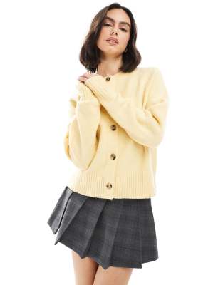 Threadbare - Strickjacke in Buttergelb mit Rundhalsausschnitt