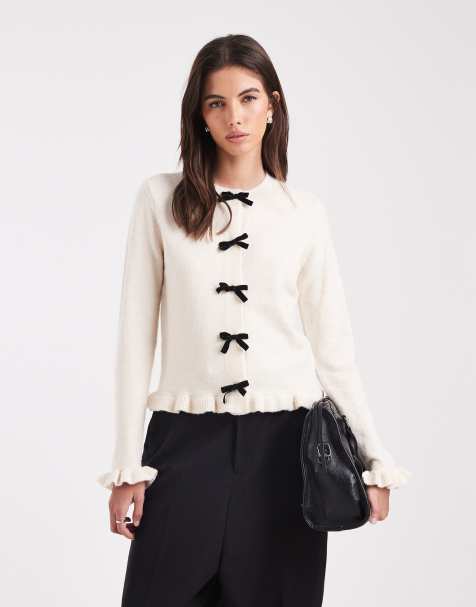 Threadbare – Strickjacke in Ecru mit Rundhalsausschnitt, Flatterärmeln und Schleifendetail - view 1
