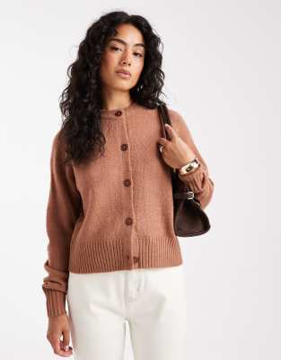 Threadbare - Strickjacke in Mokka-Mousse mit Rundhalsausschnitt und Knopfleiste-Neutral