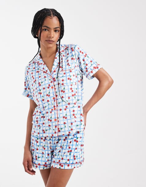 Threadbare – Superweicher, kurzer Pyjama mit blauem Vichy-Karomuster und Kirschmuster - view 1