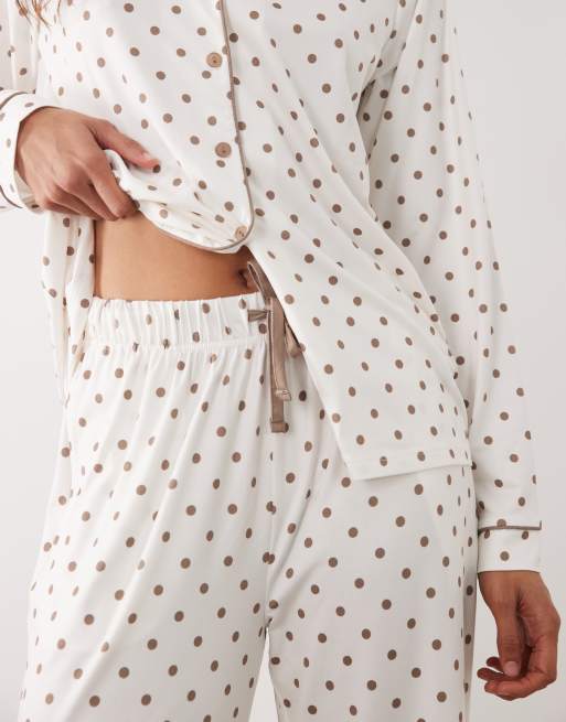 Threadbare - Superzachte pyjamaset met knoopsluiting en stippenprint in wit en bruin, 4 van 4