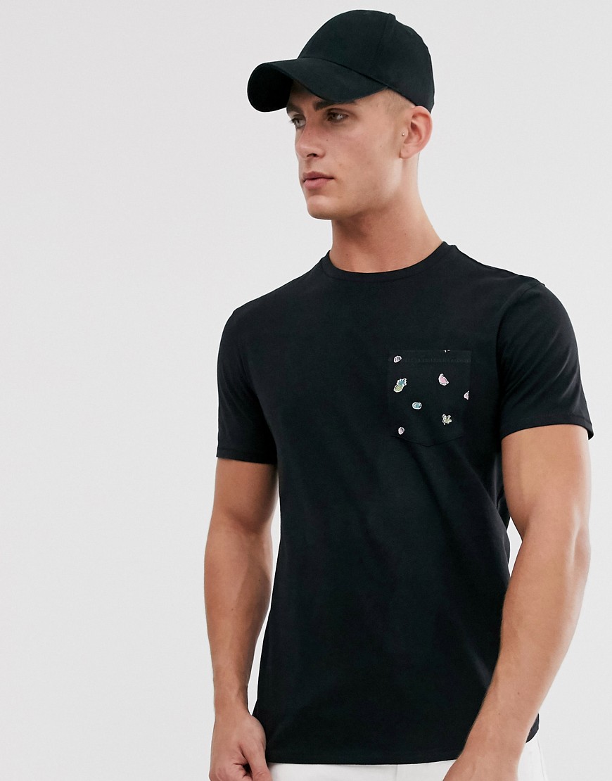 Threadbare – Svart t-shirt med tropiskt mönstrad ficka