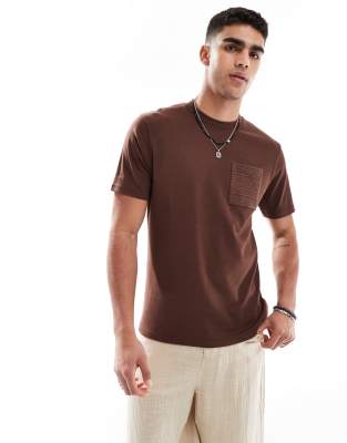 t-shirt with pocket in light brown
