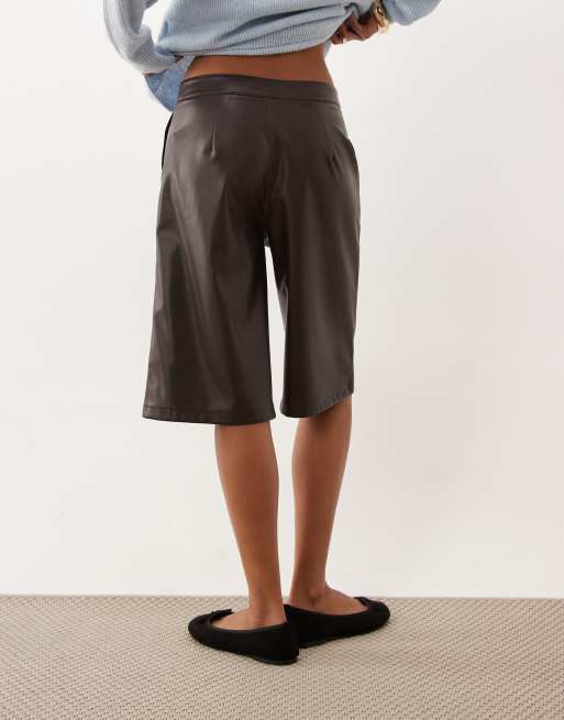 Threadbare textured faux leather tailored bermuda shorts In chocolate, 4 of 5
