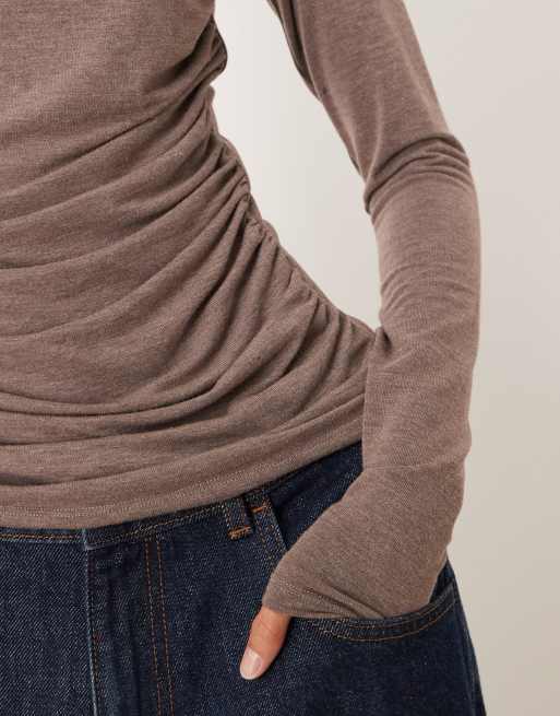 Threadbare - Top in jersey a maniche lunghe con scollo a barchetta e drappeggio frontale marrone, 3 di 4
