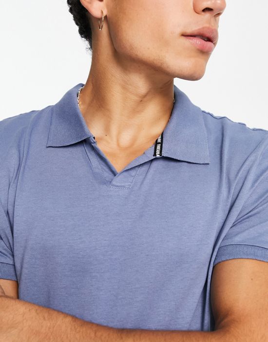 https://images.asos-media.com/products/threadbare-trophy-neck-polo-in-dusky-blue/201509137-3?$n_550w$&wid=550&fit=constrain