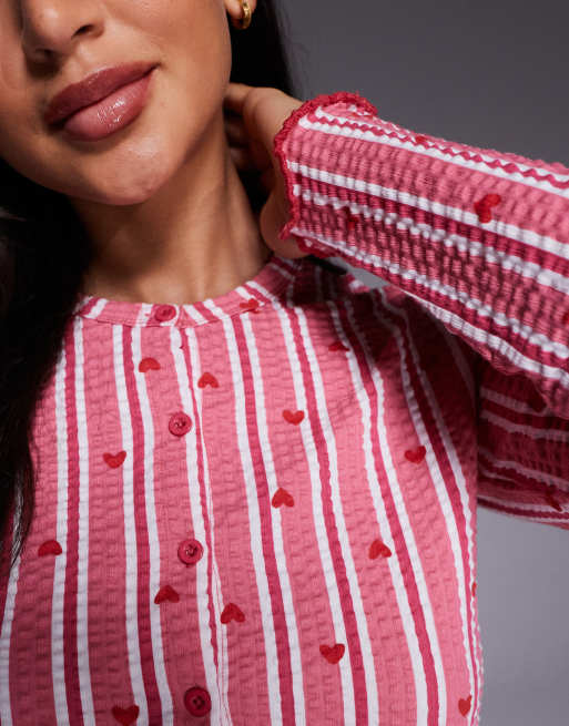 Threadbare - Valentijn - Katoenmix gestreepte pyjamaset met hartjes in roze en rood, 4 van 4