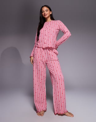 Threadbare - Valentinstag - Pyjama aus Baumwollmix in Rosa und Rot mit Streifen und Herzchen, bestehend aus Hemd mit Kno...