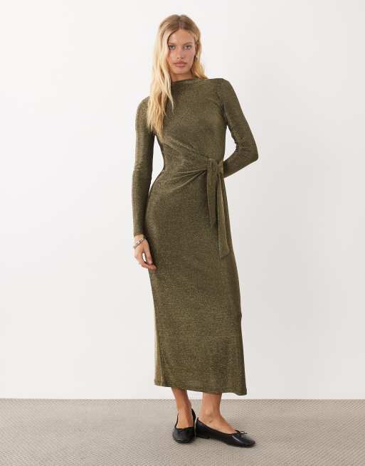 Threadbare - vestido midi de manga larga con drapeado y detalle de nudo en dorado, 2 de 4