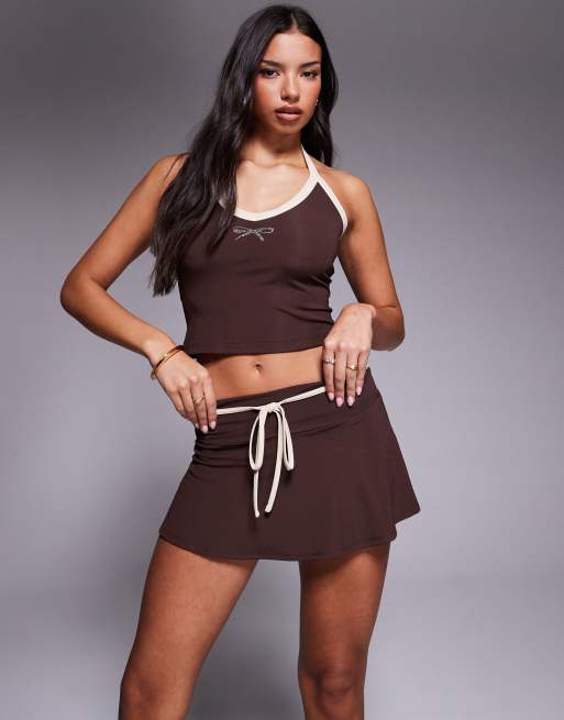 Tiger Mist - Alysia - Mini-skort met contrasterende gestrikte taille in bruin en roze, deel van co-ord set