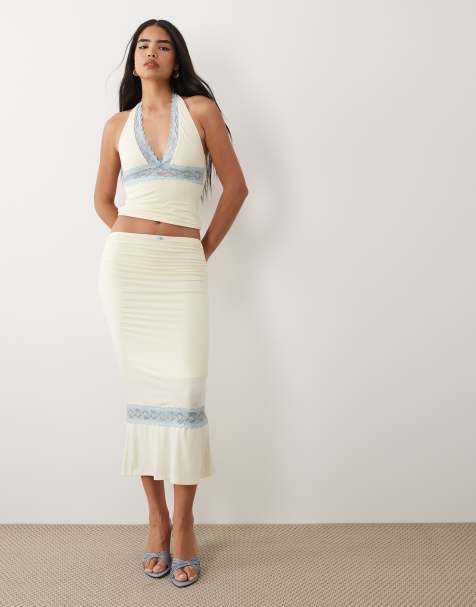 Tiger Mist - Calina - Butter Touch - Co-ord set van gladde top met contrasterende kanten afwerking en halternek en maxi-rok in wit en babyblauw - view 1