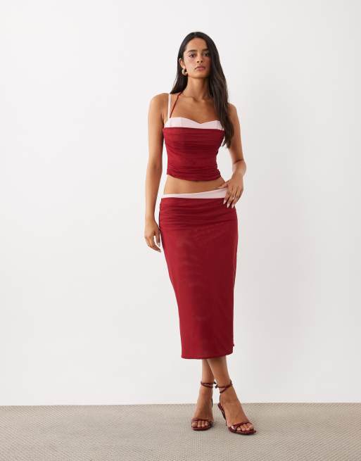 Tiger Mist - Caline - Coordinato rosso e rosa tenue con gonna midi e top a corsetto con spalline sottili, strato in rete sovrapposto con arricciatura vedo-non-vedo, 1 di 3