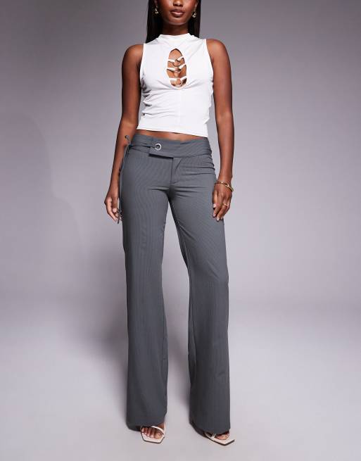 Tiger Mist – Emory – Dopasowane grafitowe spodnie w prążki z rozszerzanymi nogawkami, obniżonym stanem i przelotkami z boku z wiązaniem w stylu lat 90.