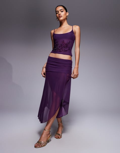 Tiger Mist – Octavia – Lila set i åtsmitande mesh med topp med djup halsringning, blommig strass och smala axelband och maxikjol - view 1