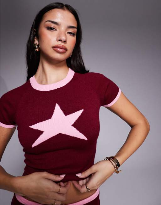 Tiger Mist - Roux - Fijngebreide crop top met contrasterende biezen en grafische ster in bordeauxrood en roze, deel van co-ord set