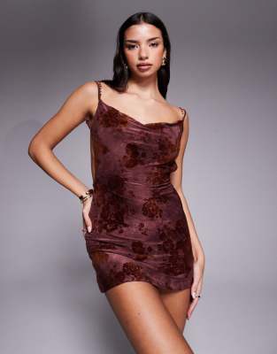 Tiger Mist - Sparrow - Minikleid in Schokobraun mit Ausbrennermuster, Wasserfallausschnitt und überkreuzten Trägern mit ...